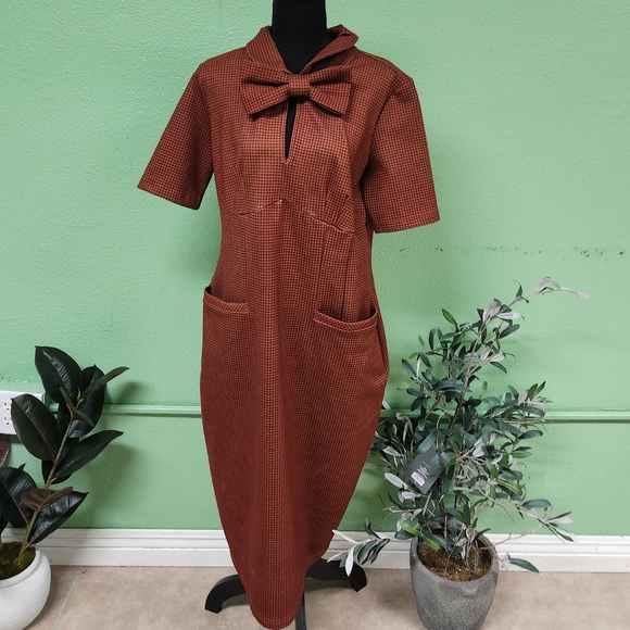 Fall into a wiggle dress - Picture 2 of 9